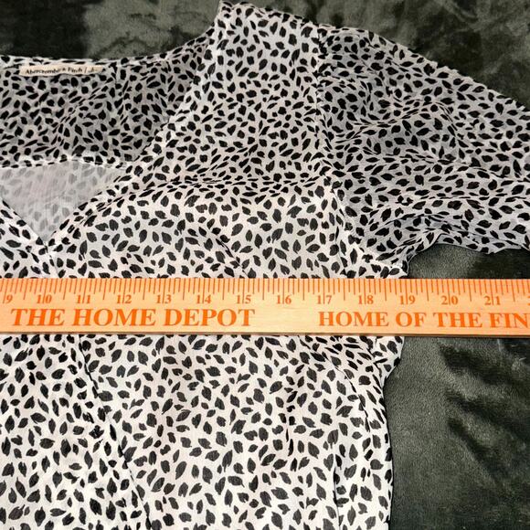 Abercrombie & Fitch Chiffon Wrap Blouse Womens Large White Black Leopard Print - Picture 4 of 7
